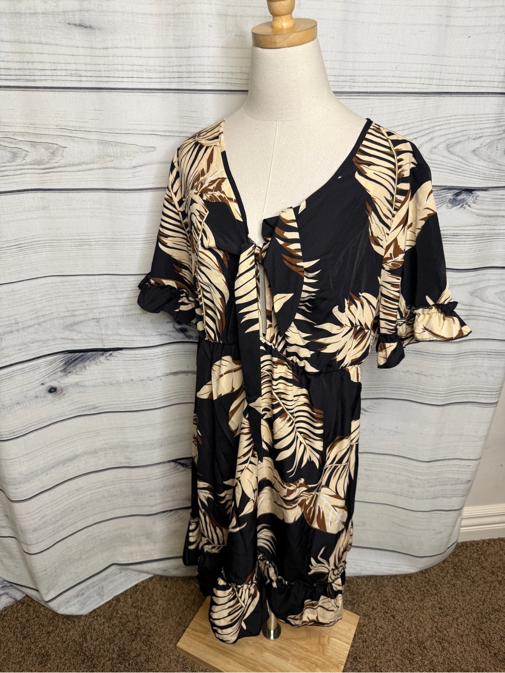 SHEIN Black Tropical Leaf Tie-Front Beach Cover-Up